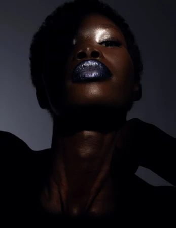 Makeup of the future: an editorial with shine, color and bold geometries