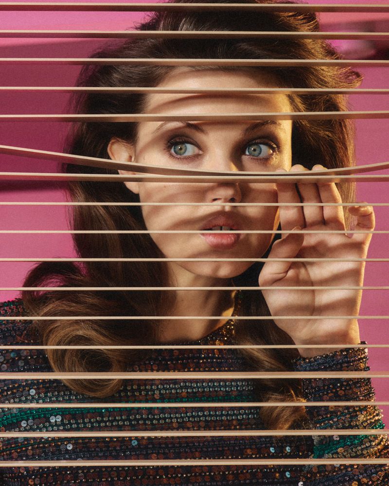 Lindsey Wixson peeking through horizontal blinds with pink background for ICON Magazin Germany editorial