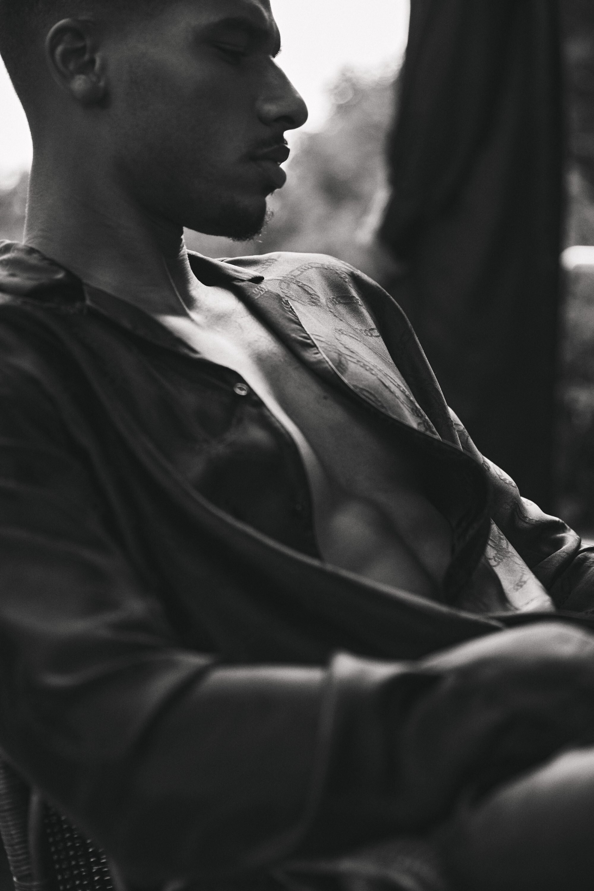 Monochrome portrait of a man wearing a partially unbuttoned shirt for Taller Marmo