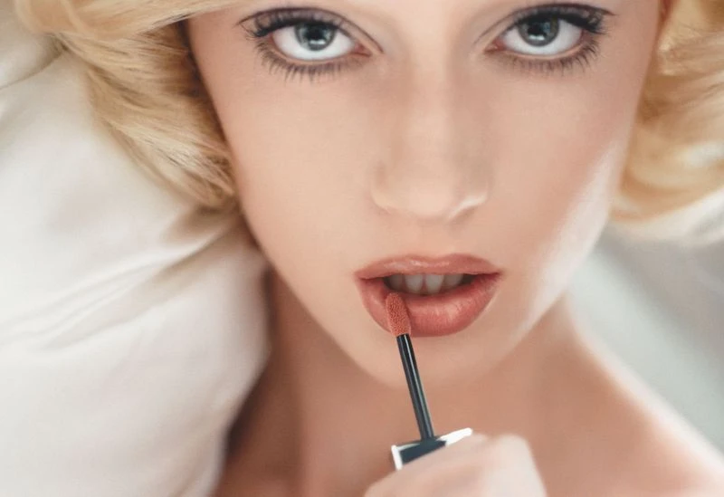 Lips That Shine Non-Stop - Atomic Sh ...