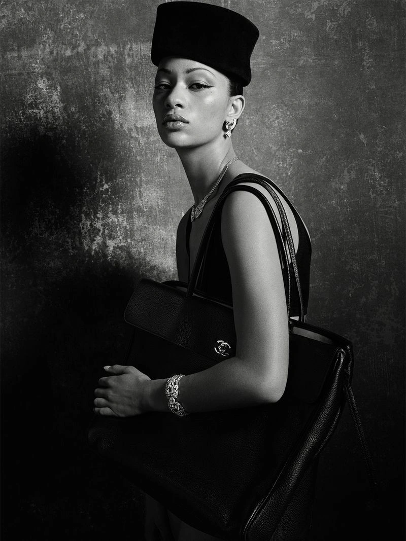 Model Selena Forrest wearing a pillbox hat and holding a tote bag for D Repubblica by photographer Ethan James Green