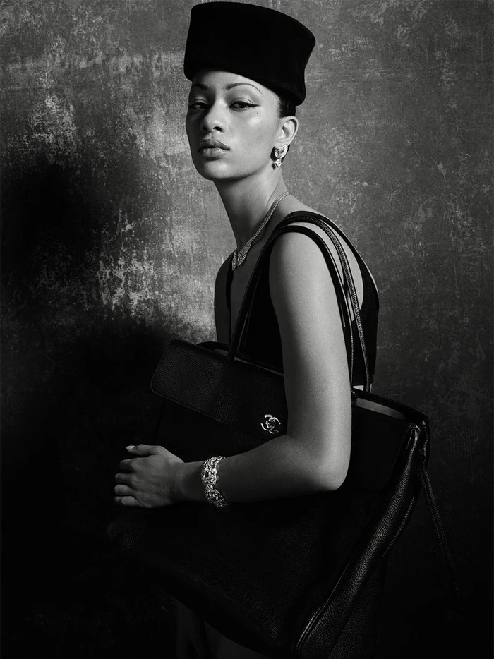 Model Selena Forrest wearing a pillbox hat and holding a tote bag for D Repubblica by photographer Ethan James Green