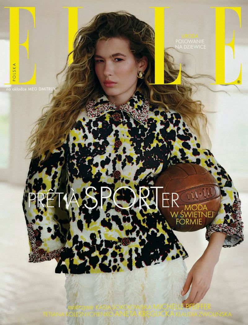 Elle Polska cover featuring a model in a patterned jacket holding a soccer ball, with visible text including 'Prêta Sporter'.