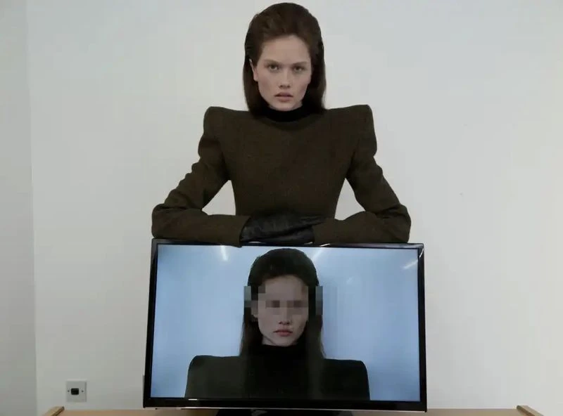 The quiet between screens