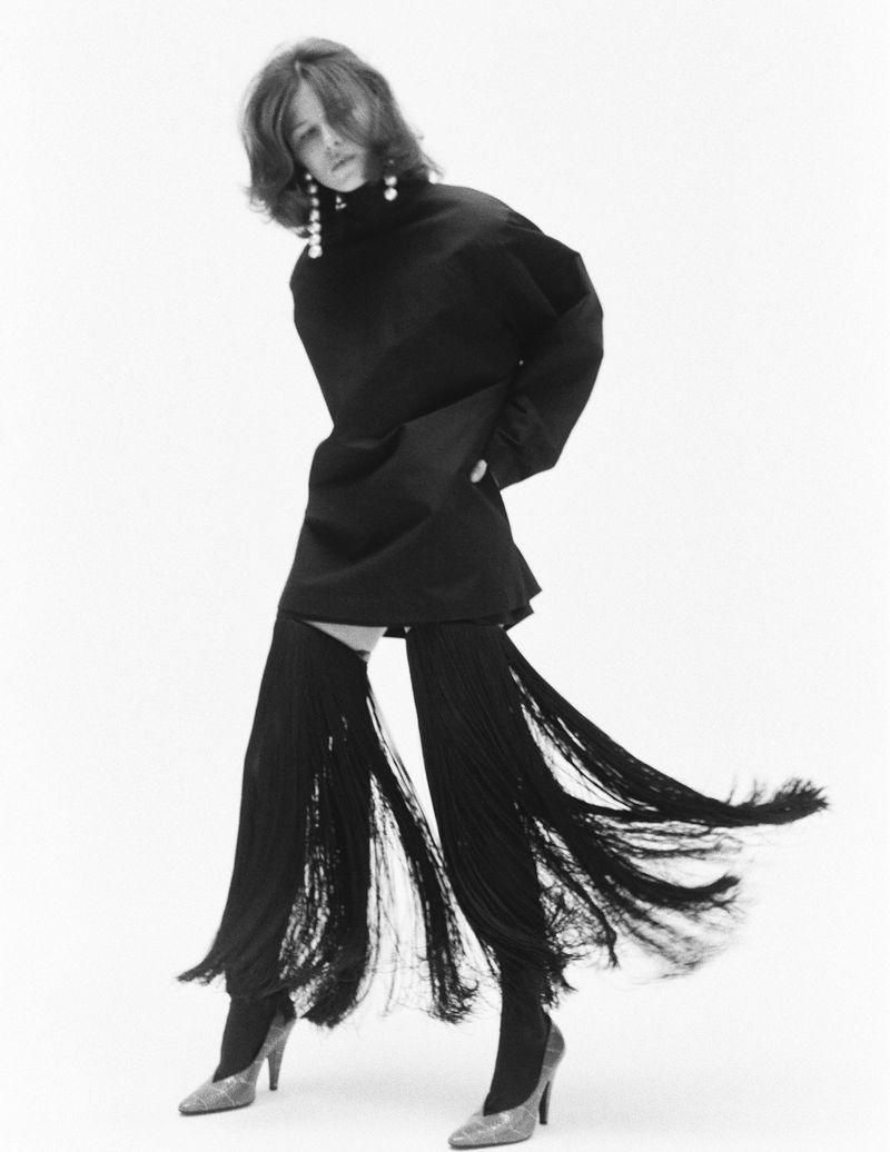 Model Lonneke Te Kloese wearing black top with fringed trousers against a white backdrop for Le Figaro