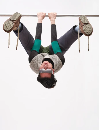 ƎꓵSSI NMOꓷ ƎꓷISԀꓵ ƎHꓕ