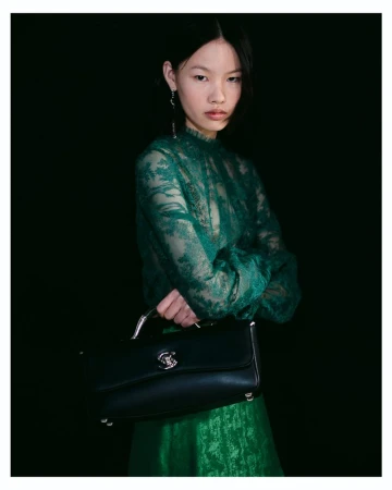 A portrait of the garment SHIATZY CH ...