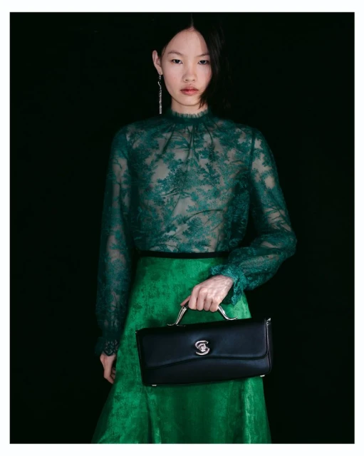 A portrait of the garment SHIATZY CH ...