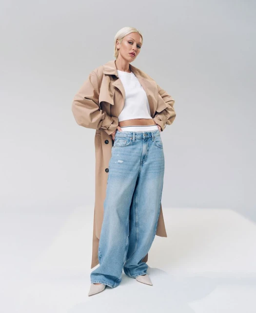 Los Angeles Campaign With Amelia Gray, Delilah Belle, and Julez Smith