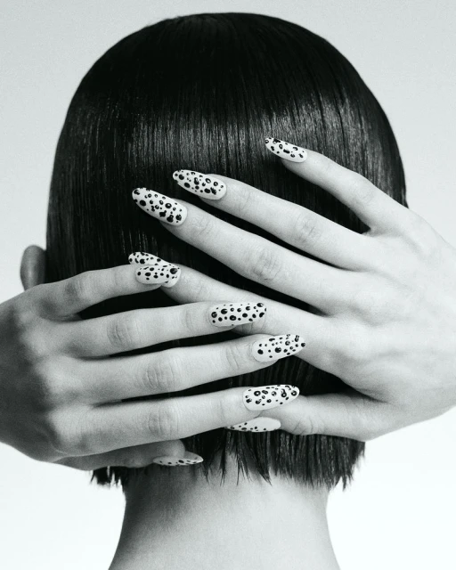 (De) constructing Glamour