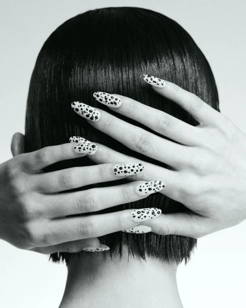 (De) constructing Glamour