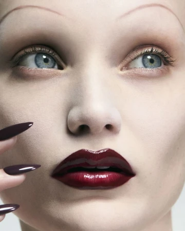 (De) constructing Glamour