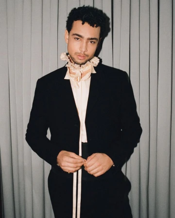 Archie Madekwe wears Dior by Jonatha ...