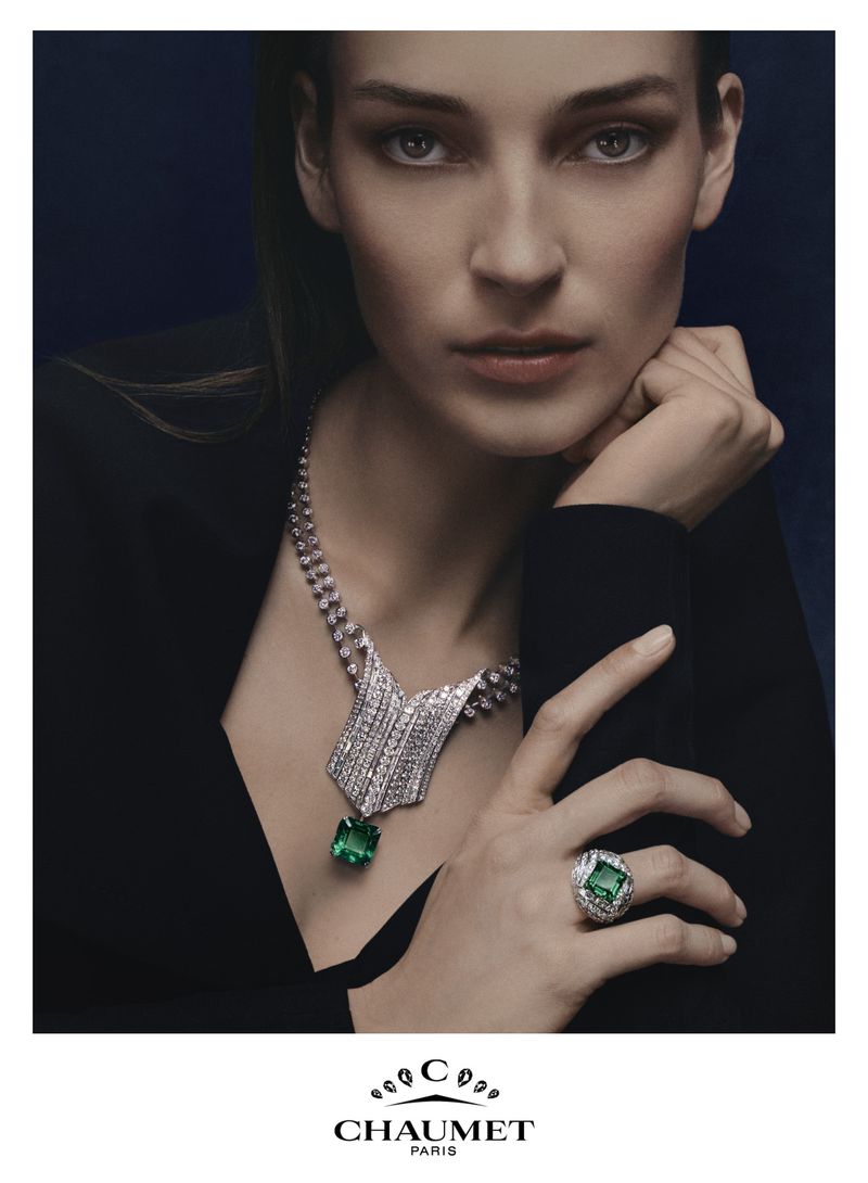 Model Julia Bergshoeff wearing diamond and emerald high jewellery necklace and ring for Chaumet high jewellery thematic.