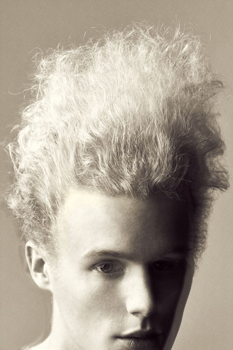 Close-up portrait of a model with voluminous textured blonde hair against a neutral background for Vogue Mexico Hair Story.