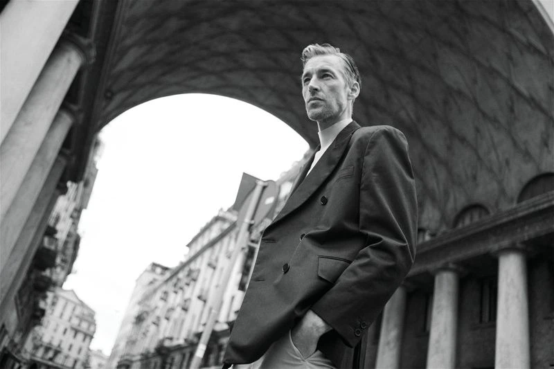 Man in Town - Coverstory