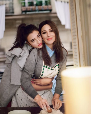 Léonie E Monica