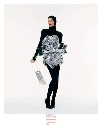 Comme une top model for Heatline Mag ...