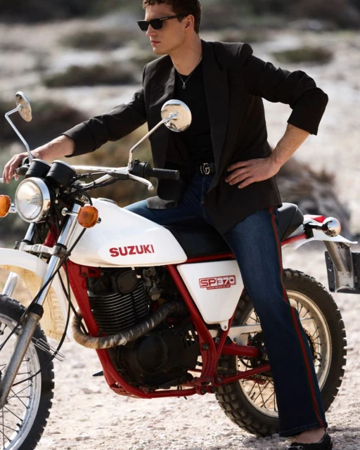 Julian Schneyder for ModMod Magazine