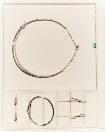 Julia Hobbs And Tiffany & Co Make Th ...