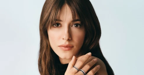Close-up portrait of actress Daisy Edgar-Jones wearing Boucheron rings against a pale background for Quatre Is Getting Mini