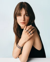 Daisy Edgar-Jones wearing Boucheron rings and bracelets in Quatre Is Getting Mini campaign portrait against a light blue background