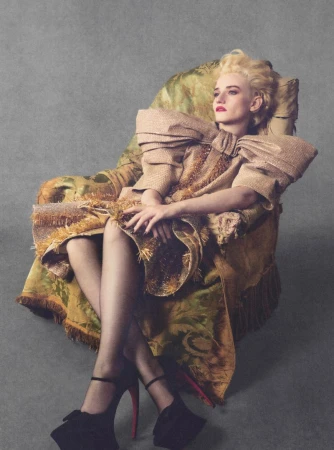 Julia Garner Bets On Herself