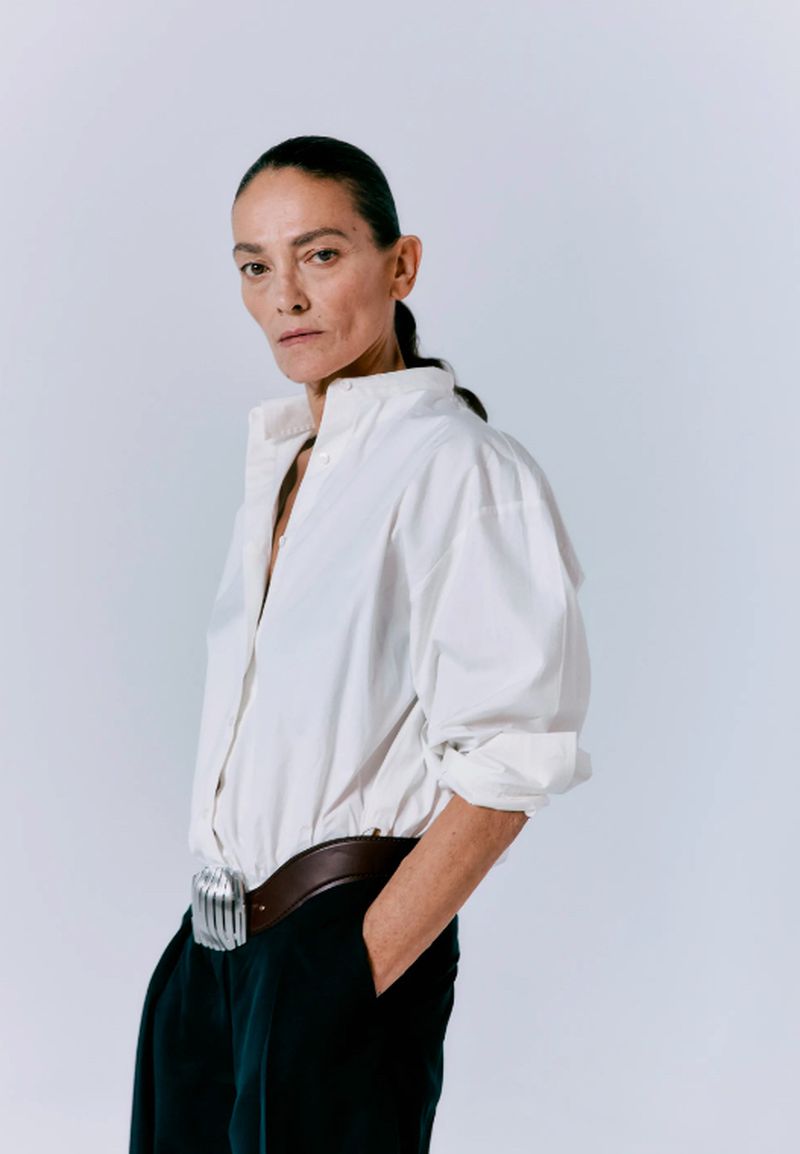 Model Laura Ponte wearing a white button-down shirt and dark trousers against a plain white background for Vanity Fair Espana.