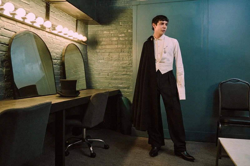 SETTING THE STAGE WITH BEN LEVI ROSS