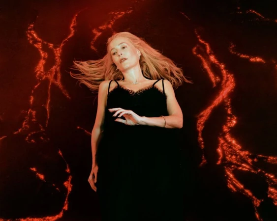 Gillian Anderson Can Haunt Us Anytime