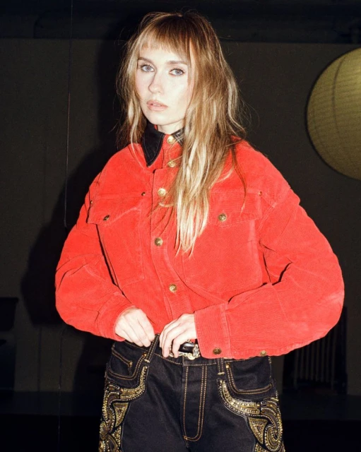 It Girl - Veronika Slowikowska