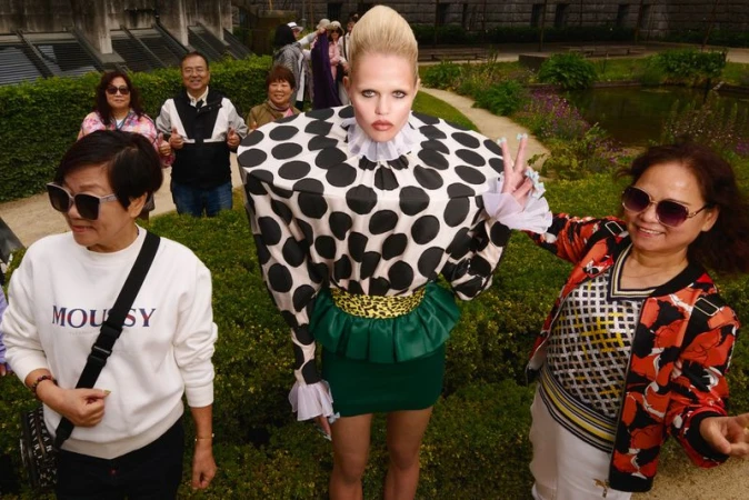 VIKTOR & ROLF SPECIAL