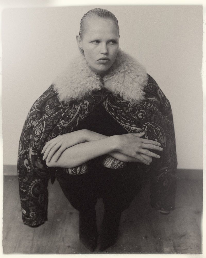Model Roos Schreiner crouching in a patterned jacket with a fur collar for WRPD Magazine