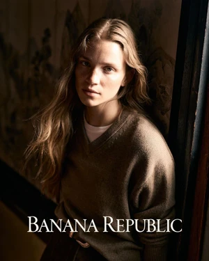 Portrait of Rebecca Leigh Longendyke wearing a brown V-neck sweater for Banana Republic shot by Sonia Szostak
