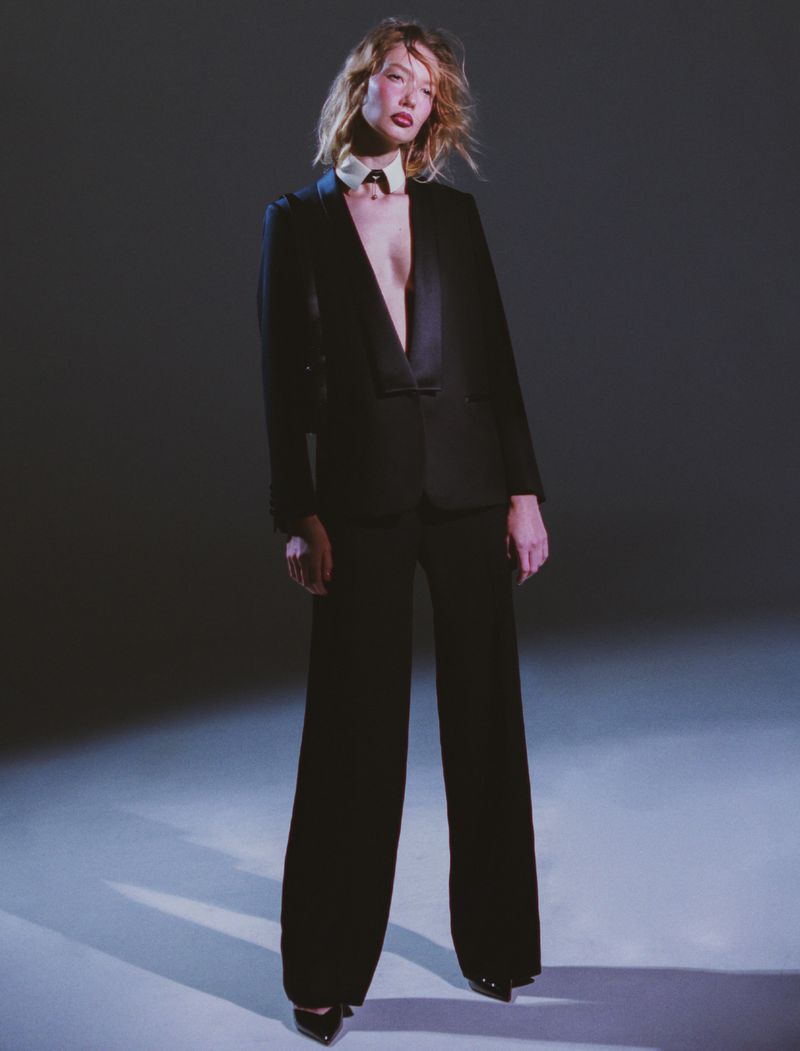 Model Katya Plotnikova wearing a black suit with a white collar in Practical Magic for Elle Mexico