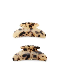 Pair of scalloped tortoiseshell claw hair clips displayed vertically against a pure white background.