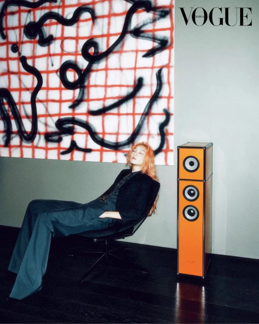 HOW TO HAVE A CONVERSATION IN SILENCE